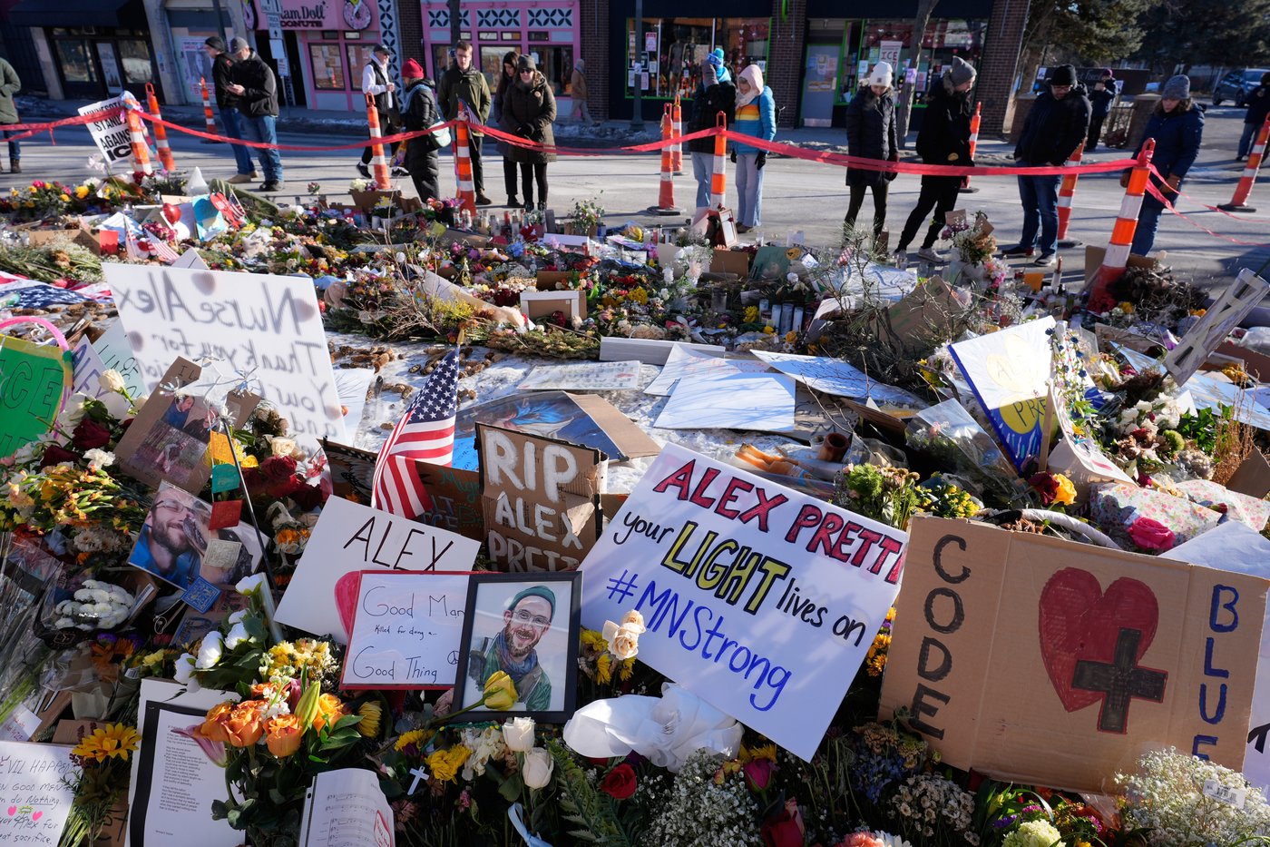 Minneapolis left to decide future of streetside memorials to 2 people killed by federal officers | iNFOnews.ca Minneapolis left to decide future of streetside memorials to 2 people killed by federal officers | iNFOnews.ca