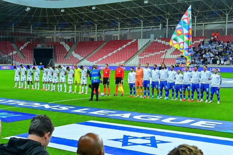 Ireland players wear black armbands and refrain from handshakes in soccer game against Israel | iNFOnews.ca