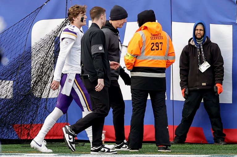 McCarthy's hand injury leaves Vikings in lurch again with latest setback raising long-term questions | iNFOnews.ca