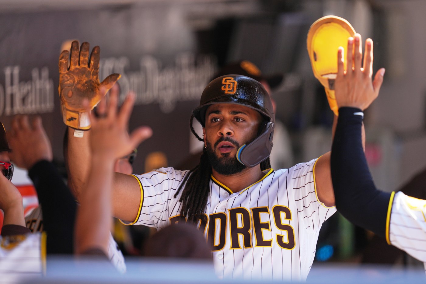Padres win 4-3 in 11 innings to sweep MLB-leading Brewers | iNFOnews.ca