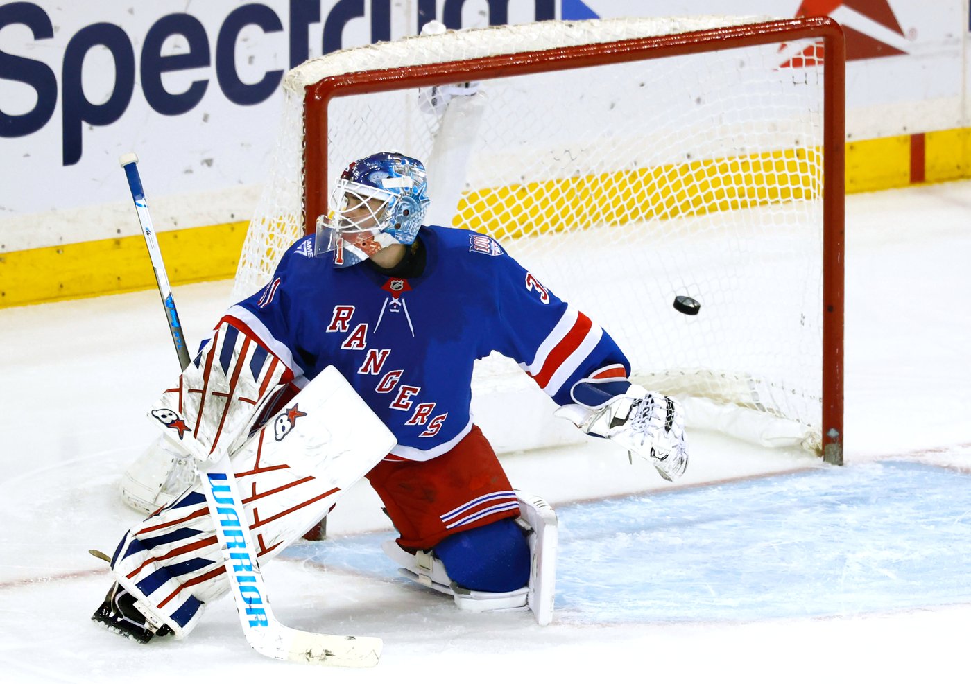 Rangers goaltender Igor Shesterkin leaves game against the Mammoth because of injury | iNFOnews.ca