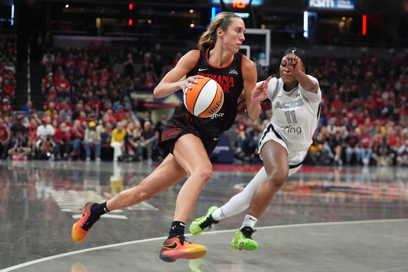 Jackie Young and NaLyssa Smith lead Aces past Fever for 2-1 lead in WNBA semifinal series | iNFOnews.ca