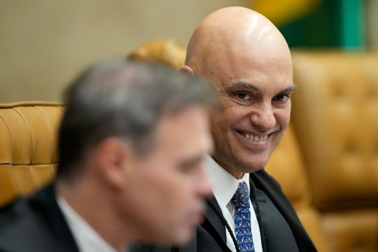 Brazilian justice who imprisoned Bolsonaro now under fire for alleged links to disgraced banker | iNFOnews.ca