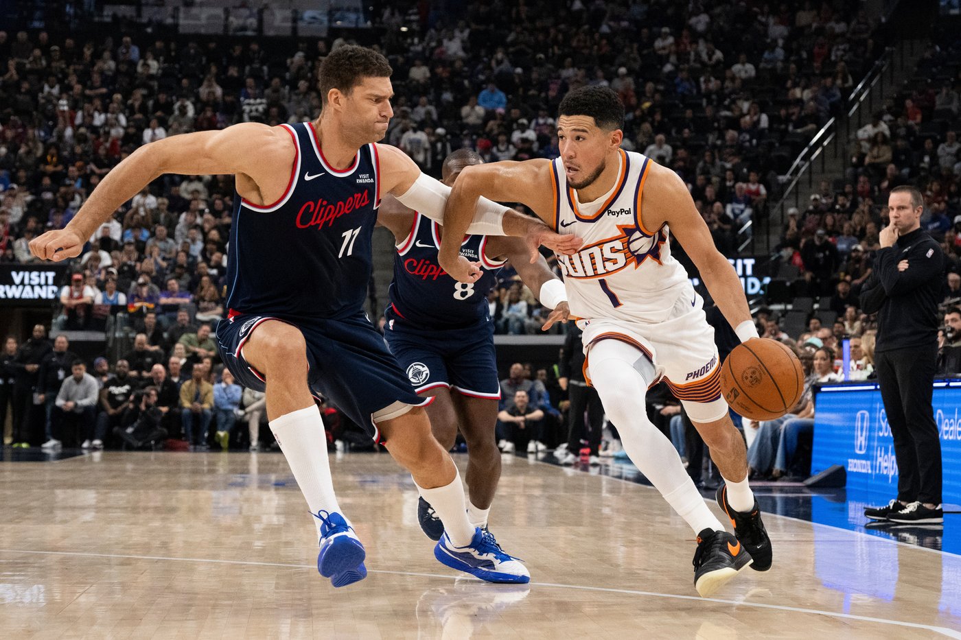 Harden scores 30 points to help Clippers rout Suns 129-102 in home opener | iNFOnews.ca Harden scores 30 points to help Clippers rout Suns 129-102 in home opener | iNFOnews.ca