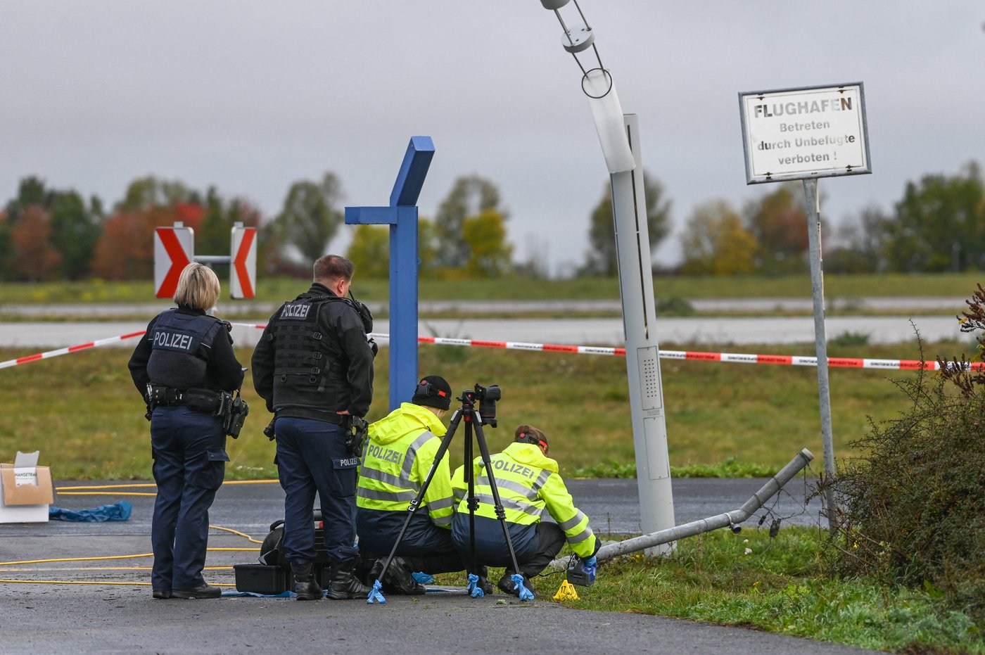 German authorities investigate a hole cut into a fence at Leipzig airport | iNFOnews.ca German authorities investigate a hole cut into a fence at Leipzig airport | iNFOnews.ca
