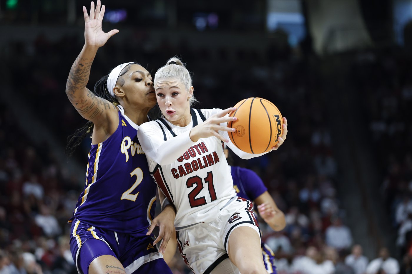 Kitts scored 14 points in No. 1 South Carolina's 42nd straight win, 95-44, over East Carolina | iNFOnews.ca