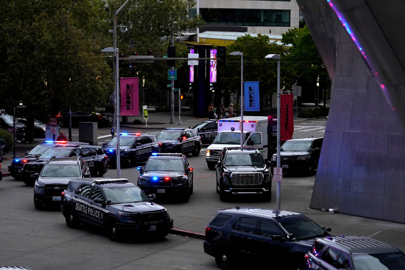 Photos show scenes from shooting at a Seattle food festival | iNFOnews.ca
