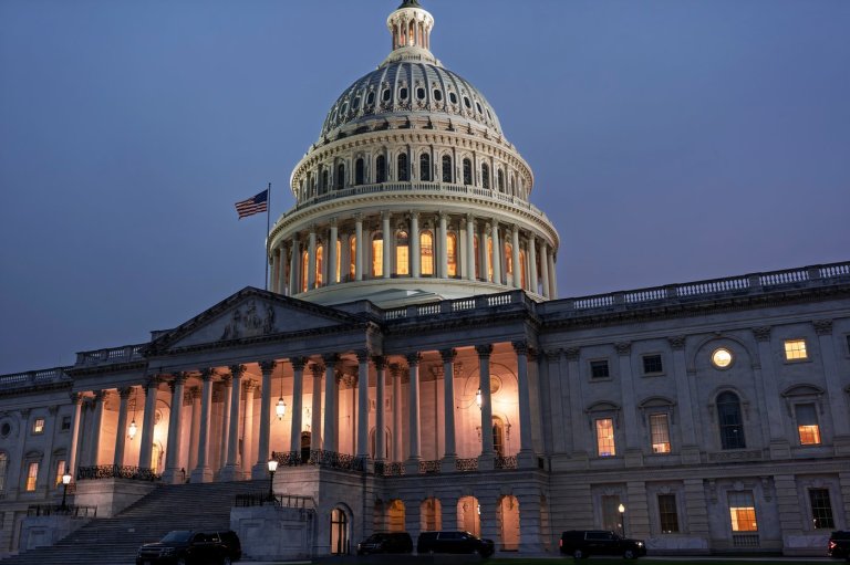 A government shutdown sparks a new wave of uncertainty, in photos | iNFOnews.ca