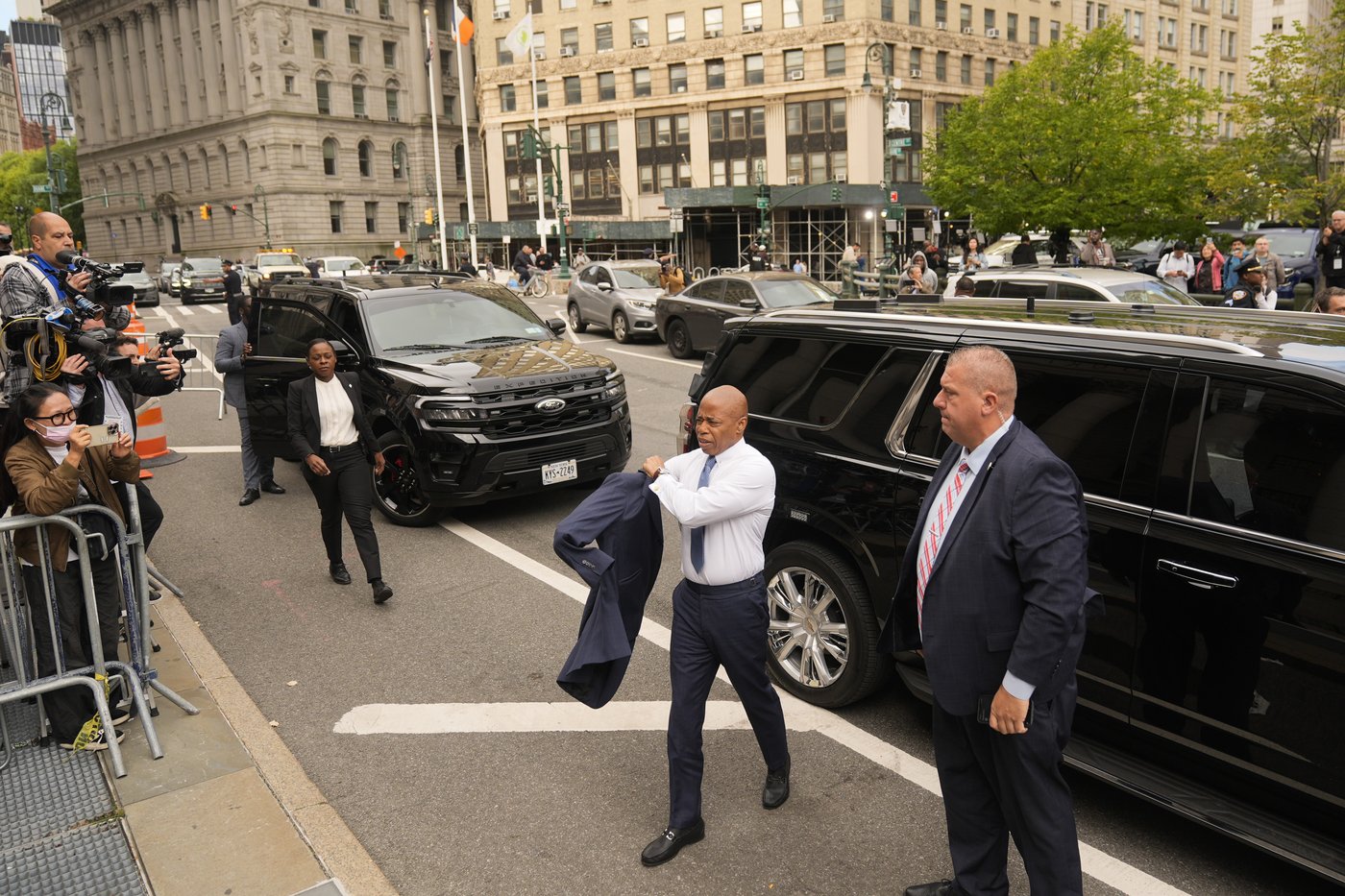 Prosecutors say they may bring additional charges against New York City mayor and indict others | iNFOnews.ca