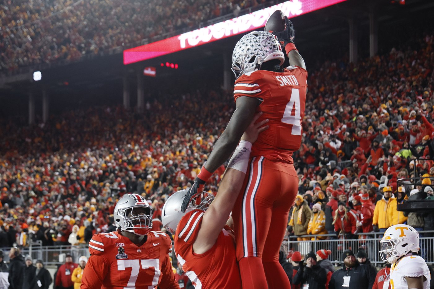 Howard throws 2 TD passes to Smith to help Ohio State rout Tennessee 42-17 in CFP | iNFOnews.ca Howard throws 2 TD passes to Smith to help Ohio State rout Tennessee 42-17 in CFP | iNFOnews.ca
