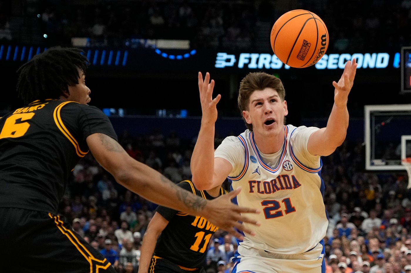 Defending champion Florida eliminated from March Madness by tougher, more physical Iowa team | iNFOnews.ca