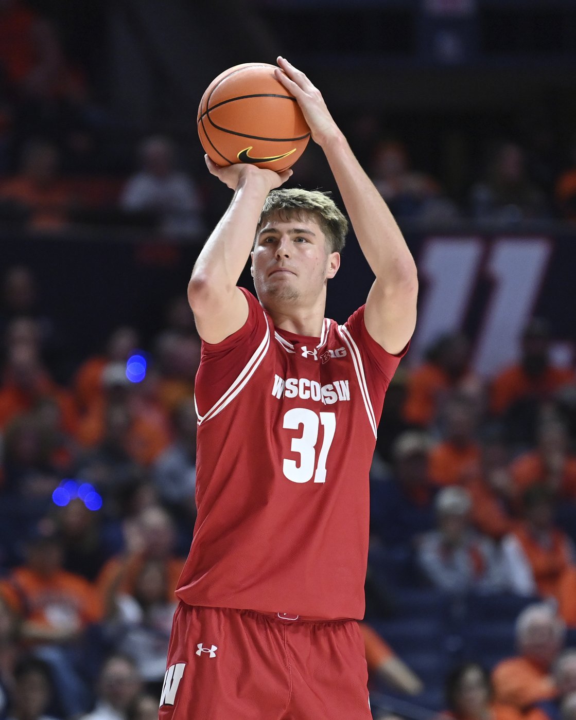 Kasparas Jakucionis scores 24 points and Tre White has 23 as Illinois beats No. 20 Wisconsin 86-80 | iNFOnews.ca