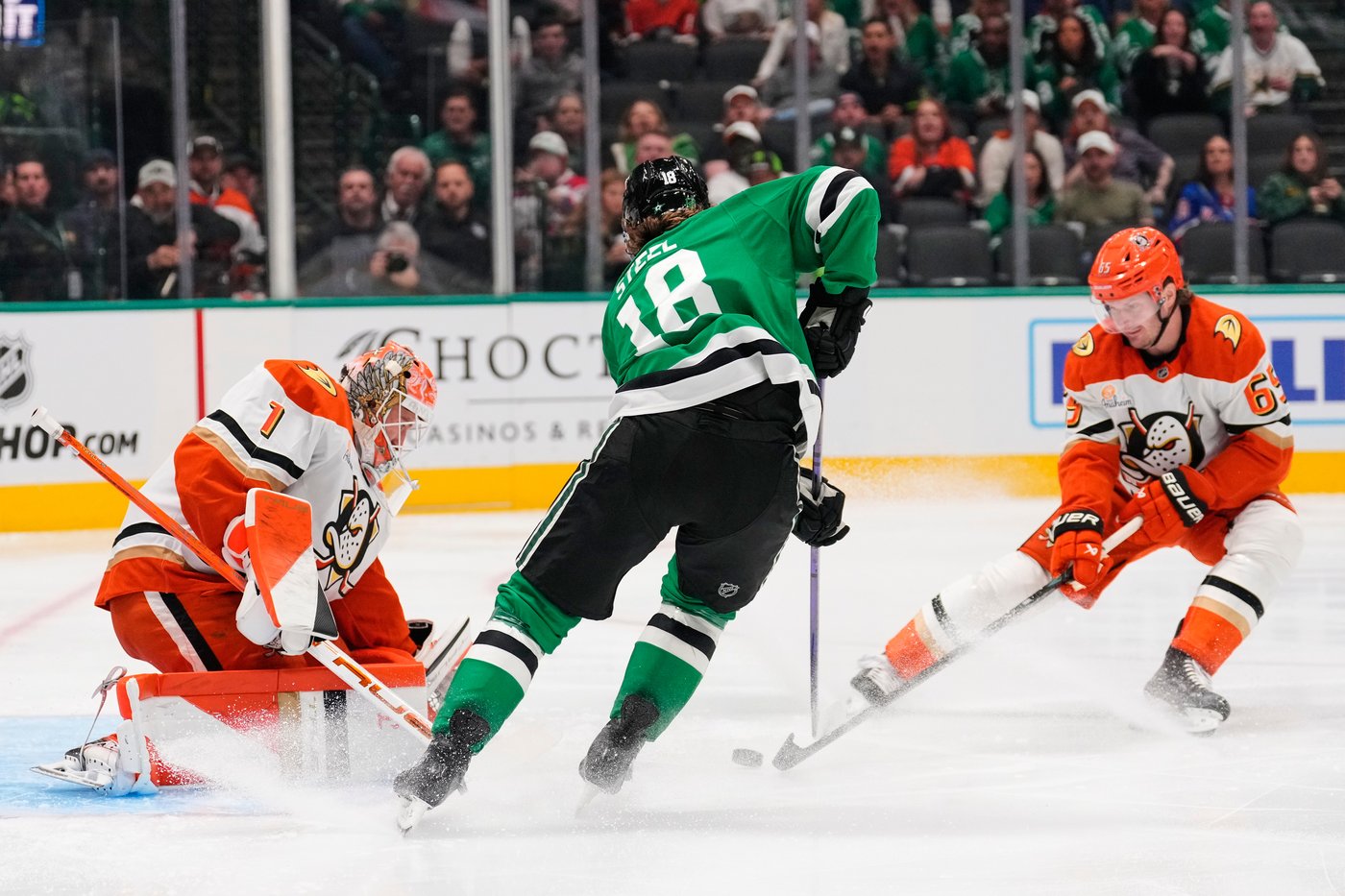 Carlsson's short-handed goal in 3rd period helps Ducks rally to beat Stars 7-5 | iNFOnews.ca Carlsson's short-handed goal in 3rd period helps Ducks rally to beat Stars 7-5 | iNFOnews.ca