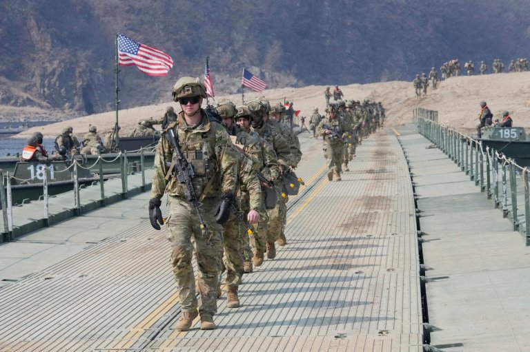 Pentagon policy illegally banned transgender troops from military service, appeals court panel rules | iNFOnews.ca