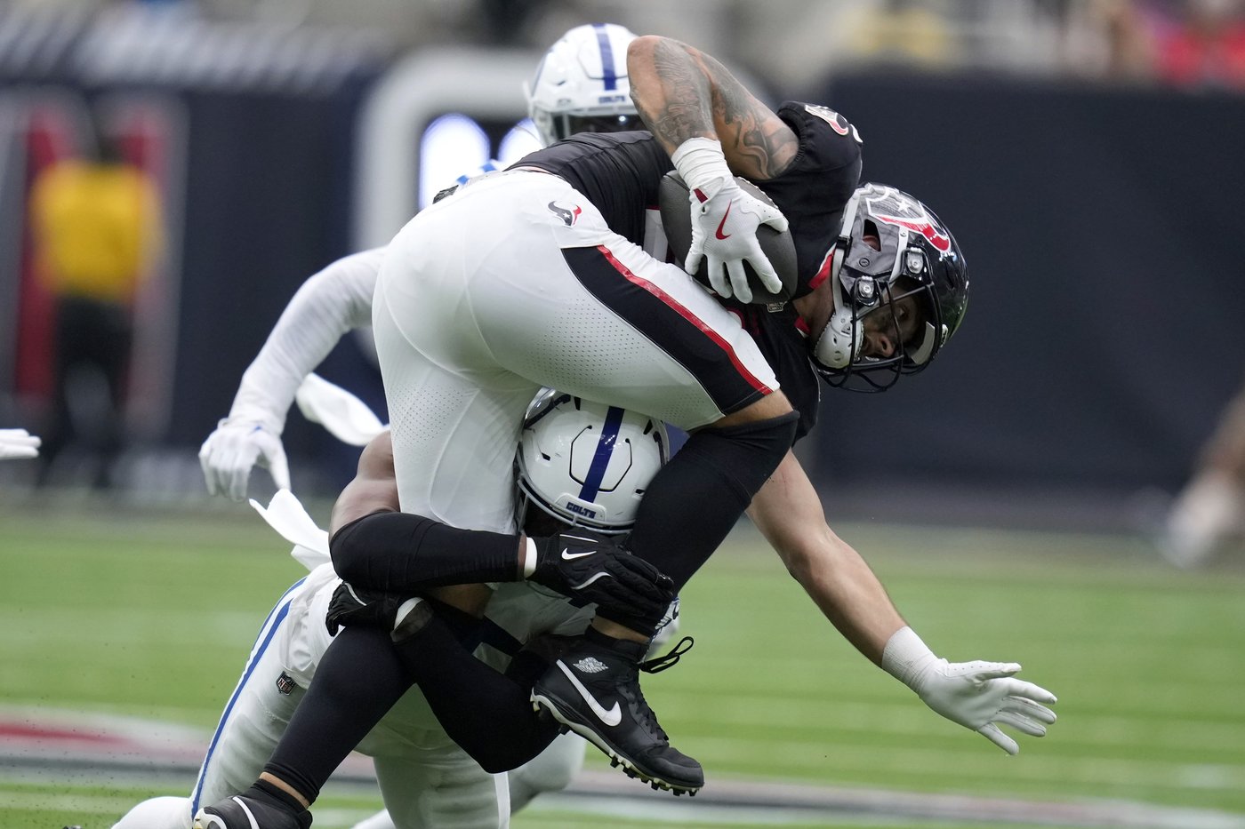 Stroud throws TD pass, Mixon adds score as Texans outlast Colts 23-20 | iNFOnews.ca
