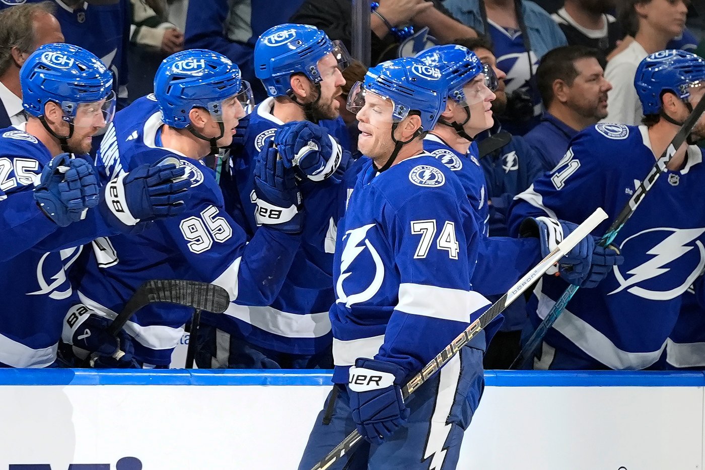 Carlson scores twice to help the Lightning beat the Wild 3-2 | iNFOnews.ca
