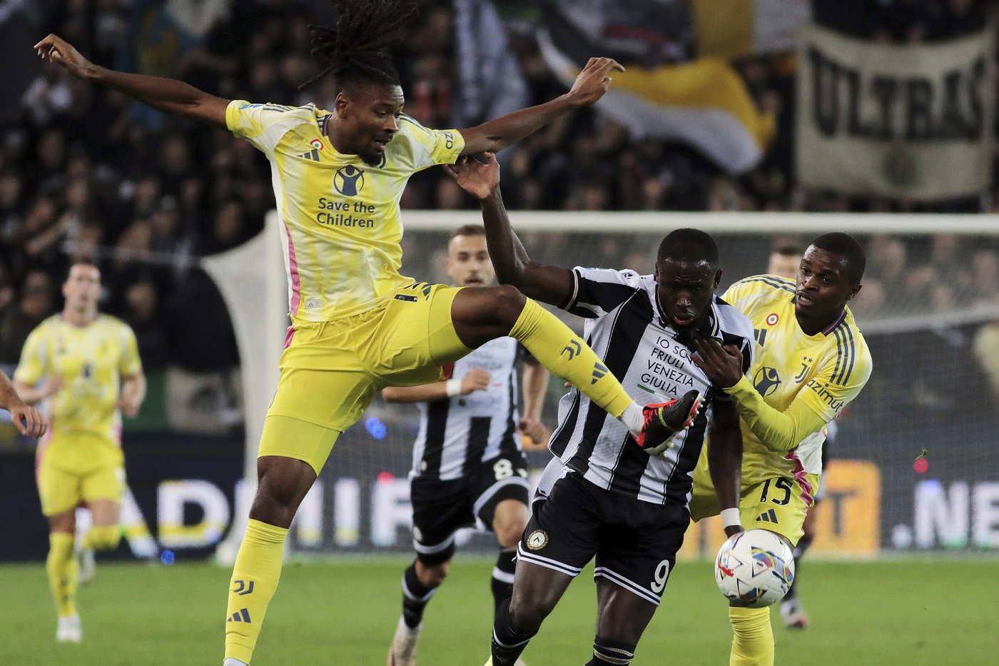 Juventus gets back to winning ways with a lot of help from the post | iNFOnews.ca