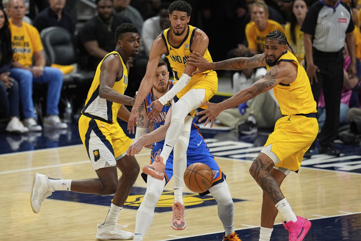 Game 3: Pacers rally in the 4th, beat Thunder 116-107 to take 2-1 lead in NBA Finals | iNFOnews.ca Game 3: Pacers rally in the 4th, beat Thunder 116-107 to take 2-1 lead in NBA Finals | iNFOnews.ca