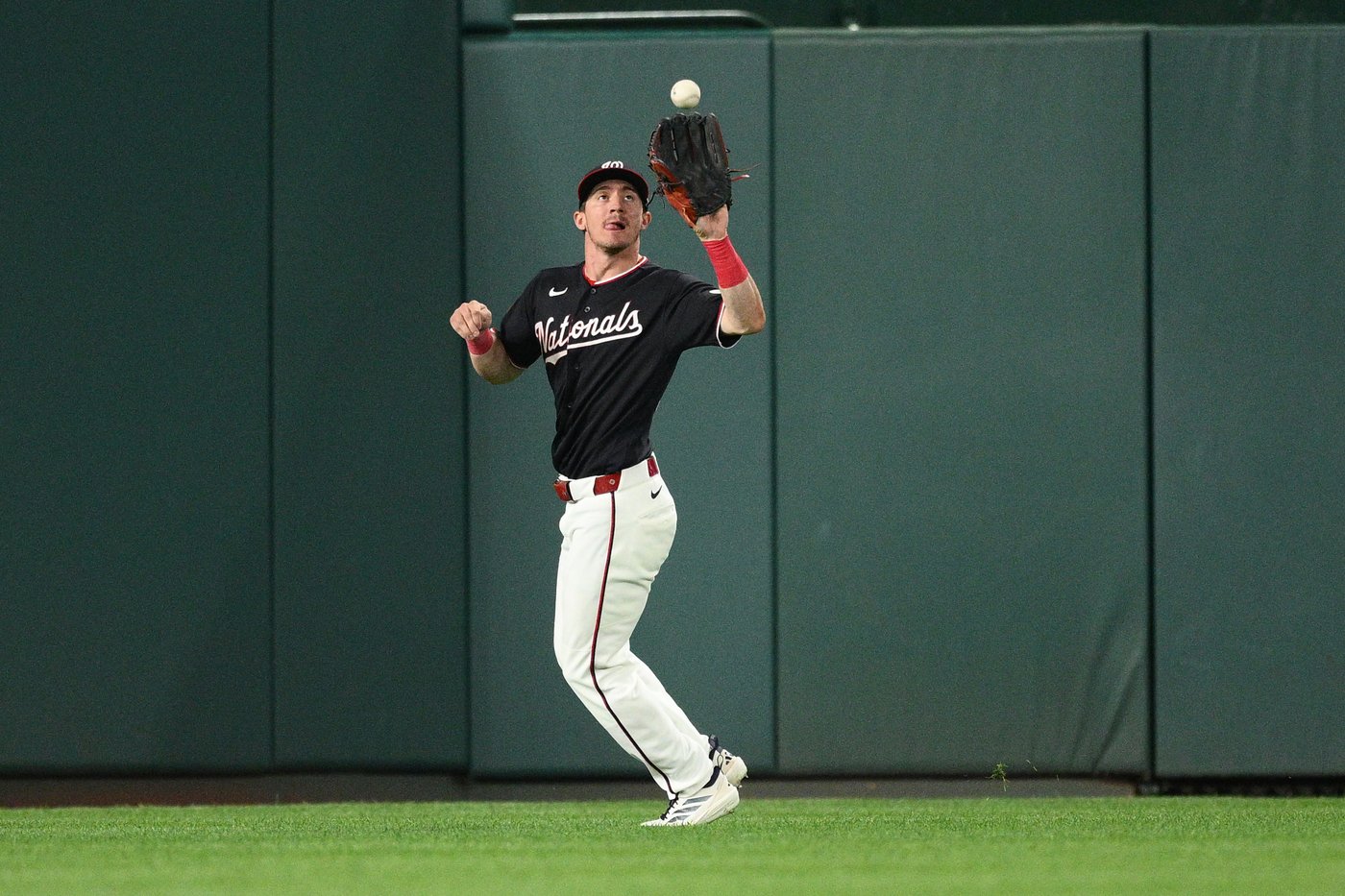 Nationals' Jacob Young leaves game after crashing into outfield wall | iNFOnews.ca Nationals' Jacob Young leaves game after crashing into outfield wall | iNFOnews.ca