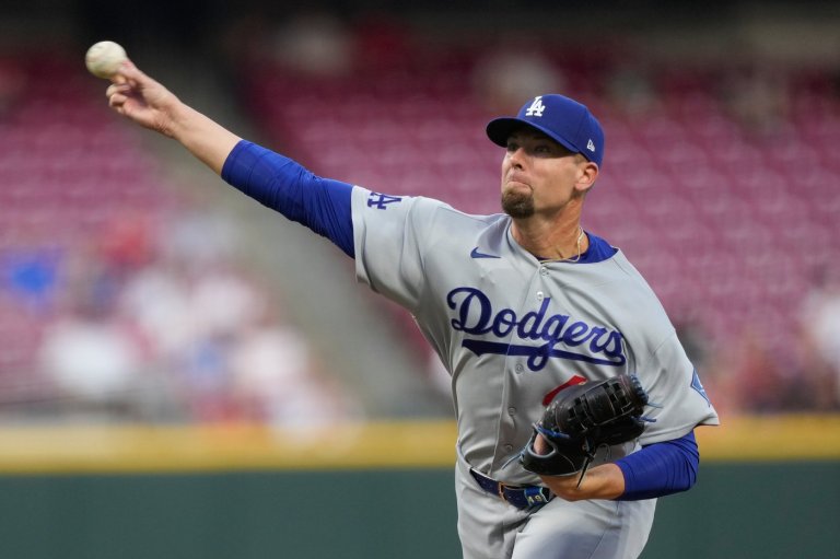 Dodgers reliever Blake Treinen injures pitching shoulder warming up in bullpen, season is over | iNFOnews.ca