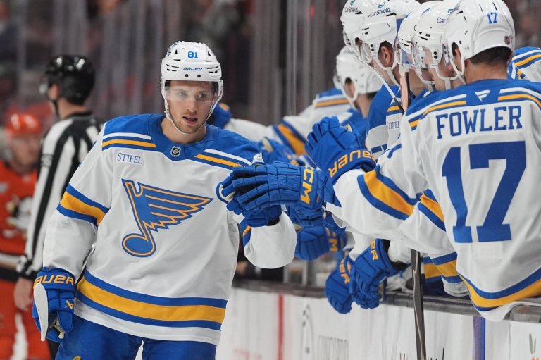 Dylan Holloway's two goals help Blues keep slim playoff hopes alive with 6-2 win over Ducks | iNFOnews.ca
