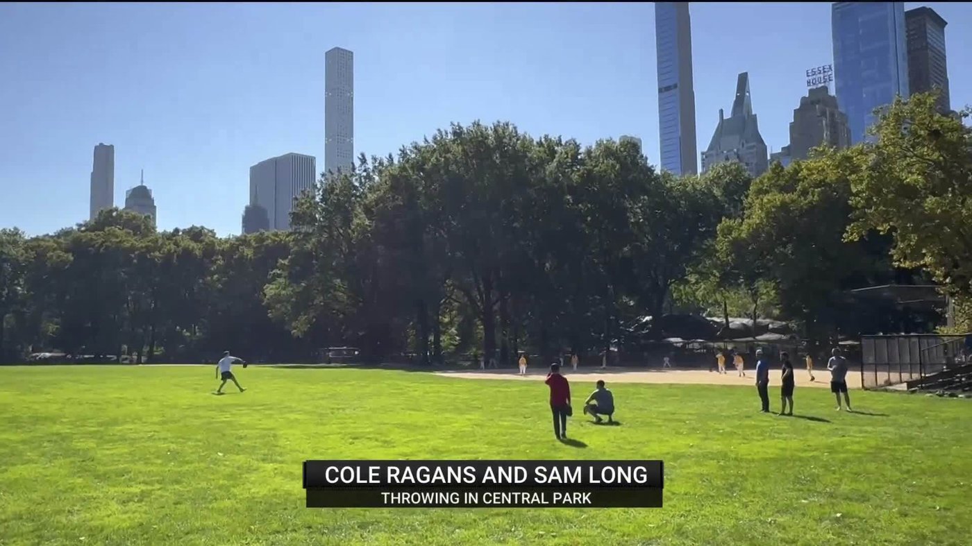 Royals pitcher Cole Ragans warms up for Yankees by playing catch in Central Park | iNFOnews.ca
