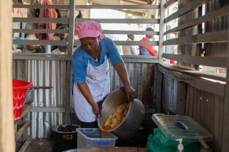 As Congo grapples with Ebola, volunteers cook up meals to support patients and health workers | iNFOnews.ca