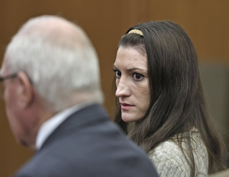 Judge tells Lindsay Clancy jury to keep deliberating after they can't get a unanimous decision | iNFOnews.ca