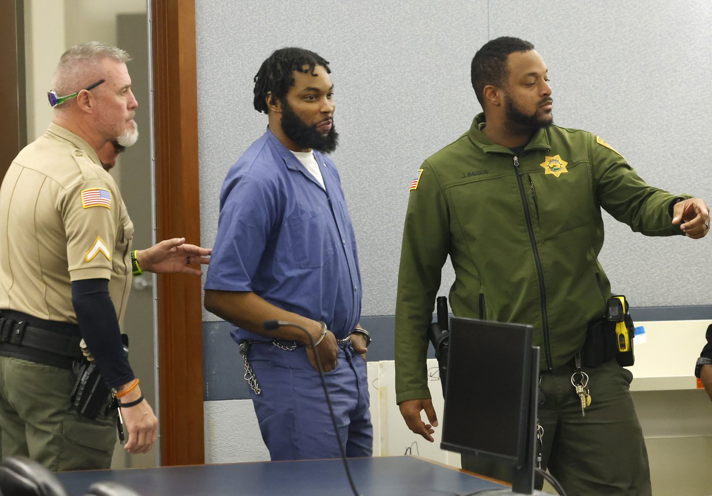 Man who jumped a desk to attack a Nevada judge in the courtroom is sentenced | iNFOnews.ca