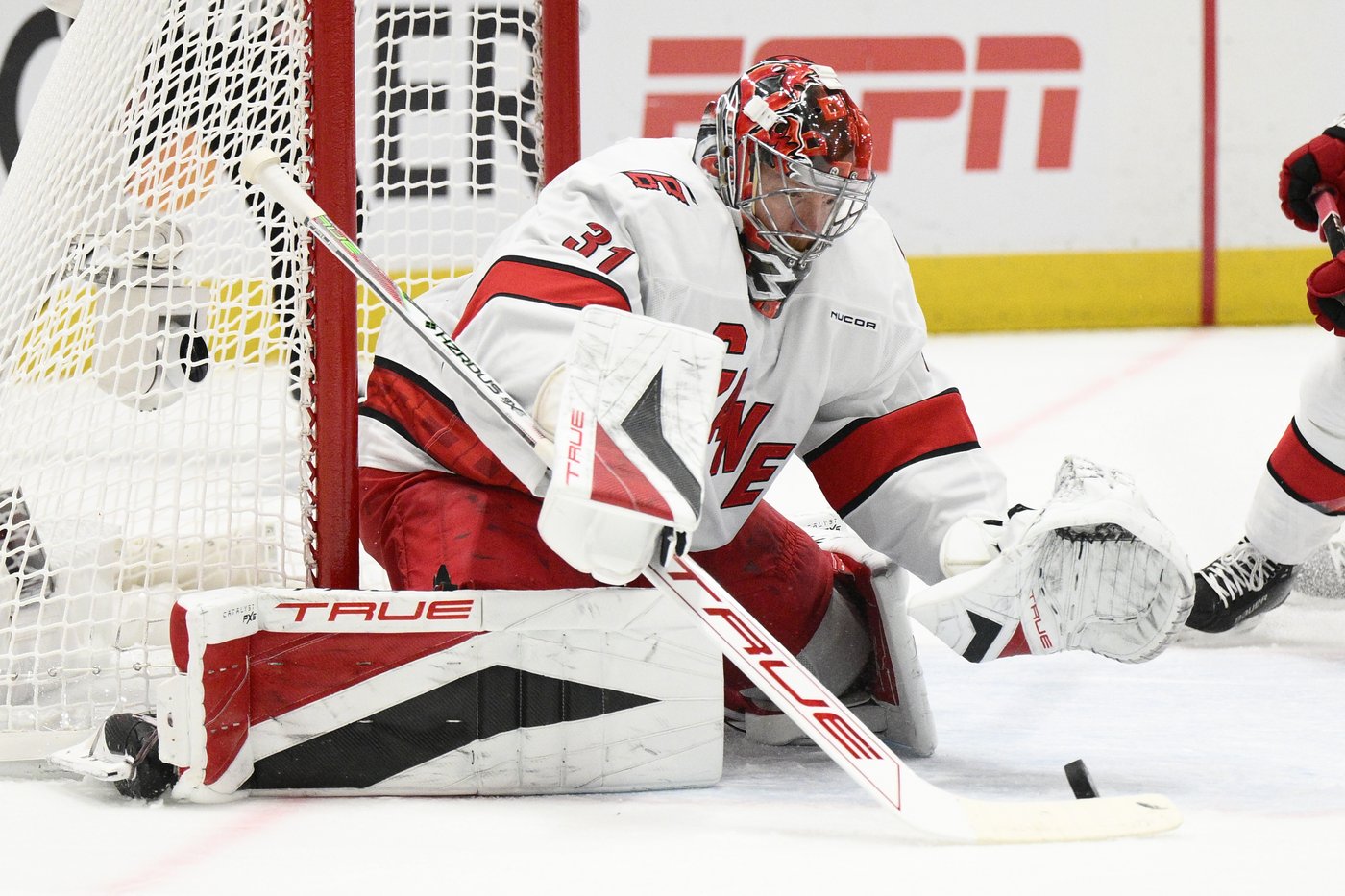Frederik Andersen returns from missing end of 1st round to help Hurricanes beat Capitals in Game 1 | iNFOnews.ca