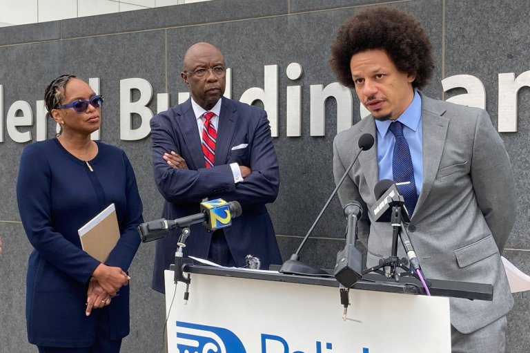 Comedians Eric André and Clayton English settle lawsuit over drug search program at Atlanta airport | iNFOnews.ca