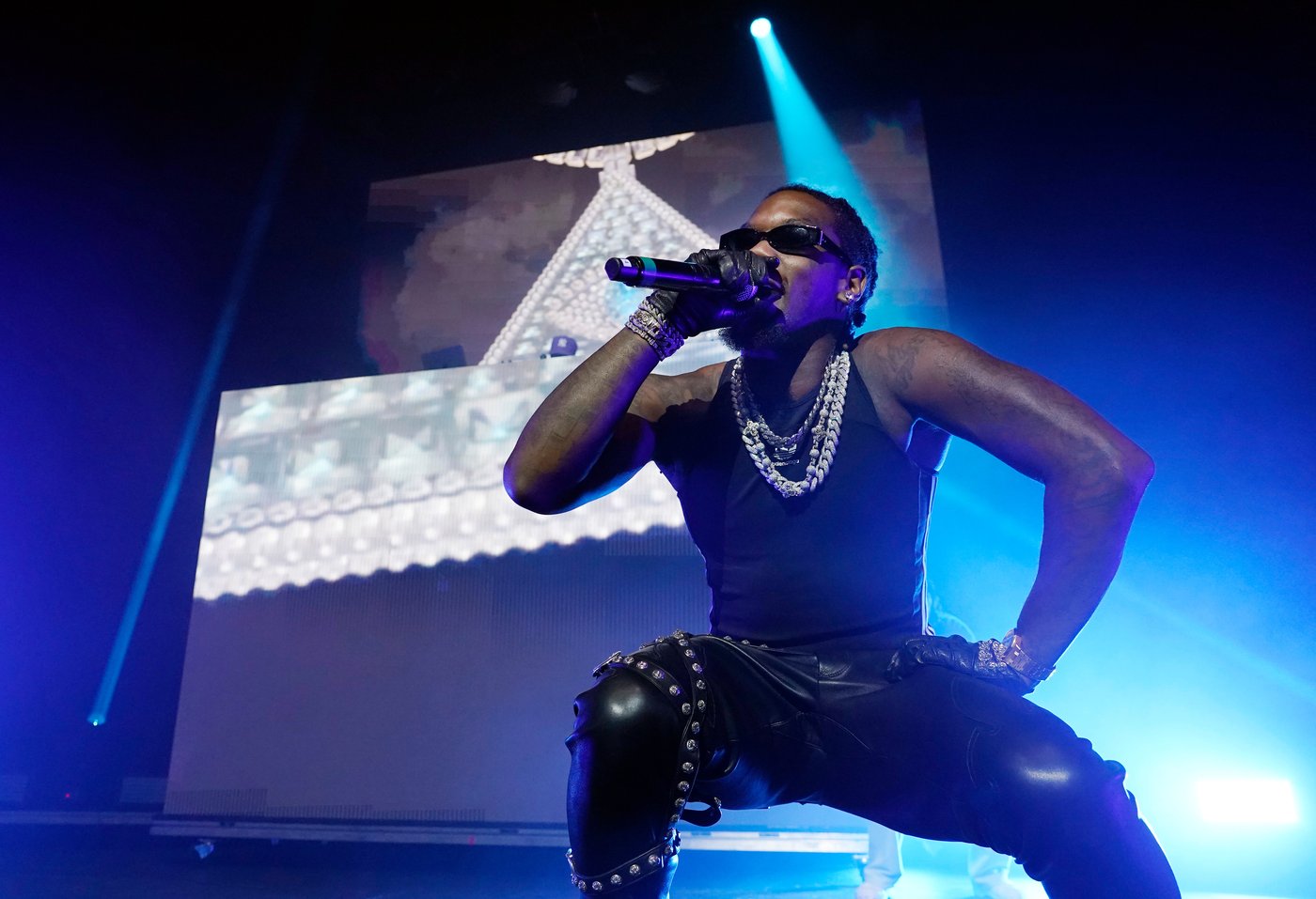 FBI says suspects tried to rob Offset outside a Florida casino when he was shot in the leg | iNFOnews.ca FBI says suspects tried to rob Offset outside a Florida casino when he was shot in the leg | iNFOnews.ca