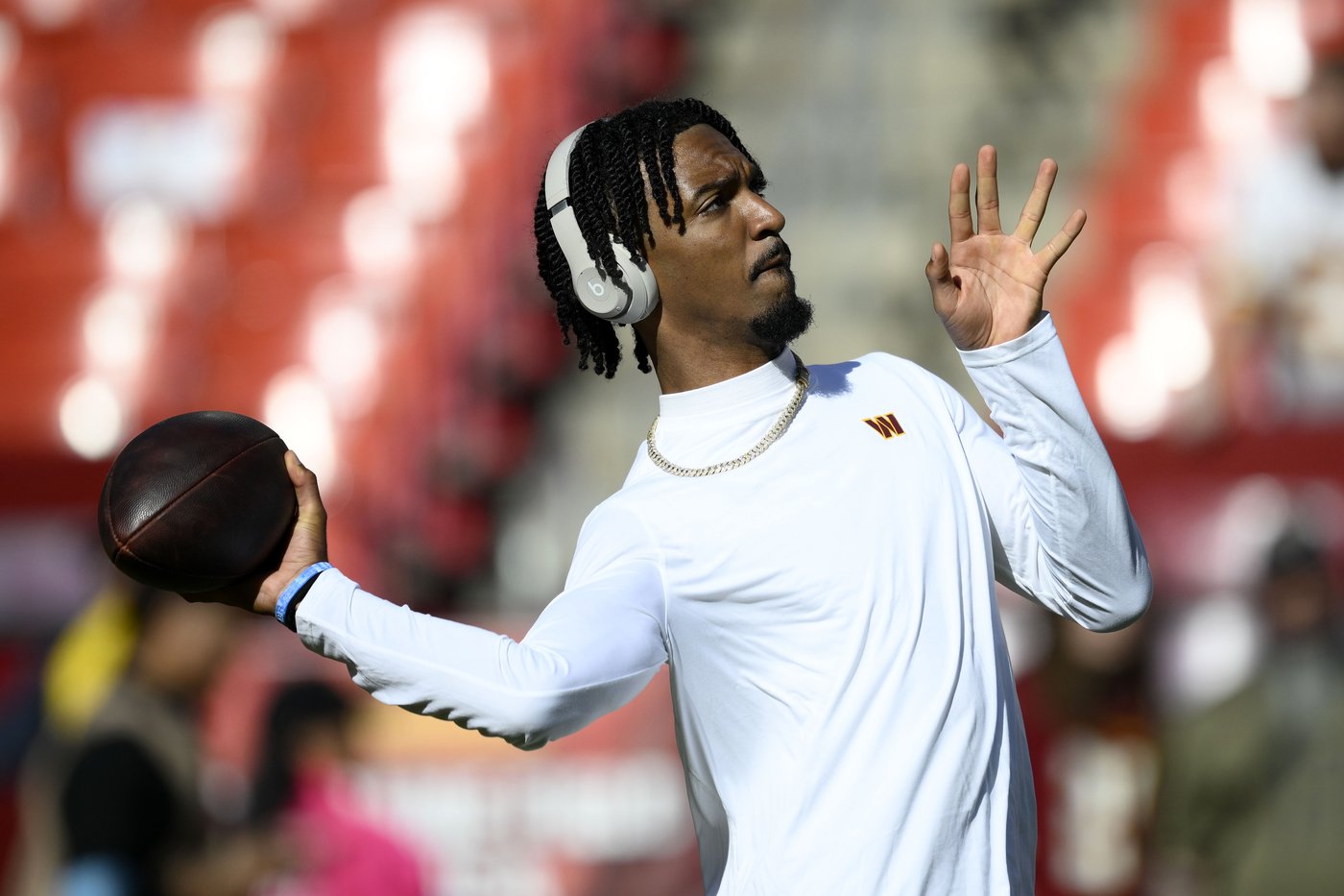 Commanders QB Jayden Daniels' status for the Bears game is unclear because of a rib injury | iNFOnews.ca