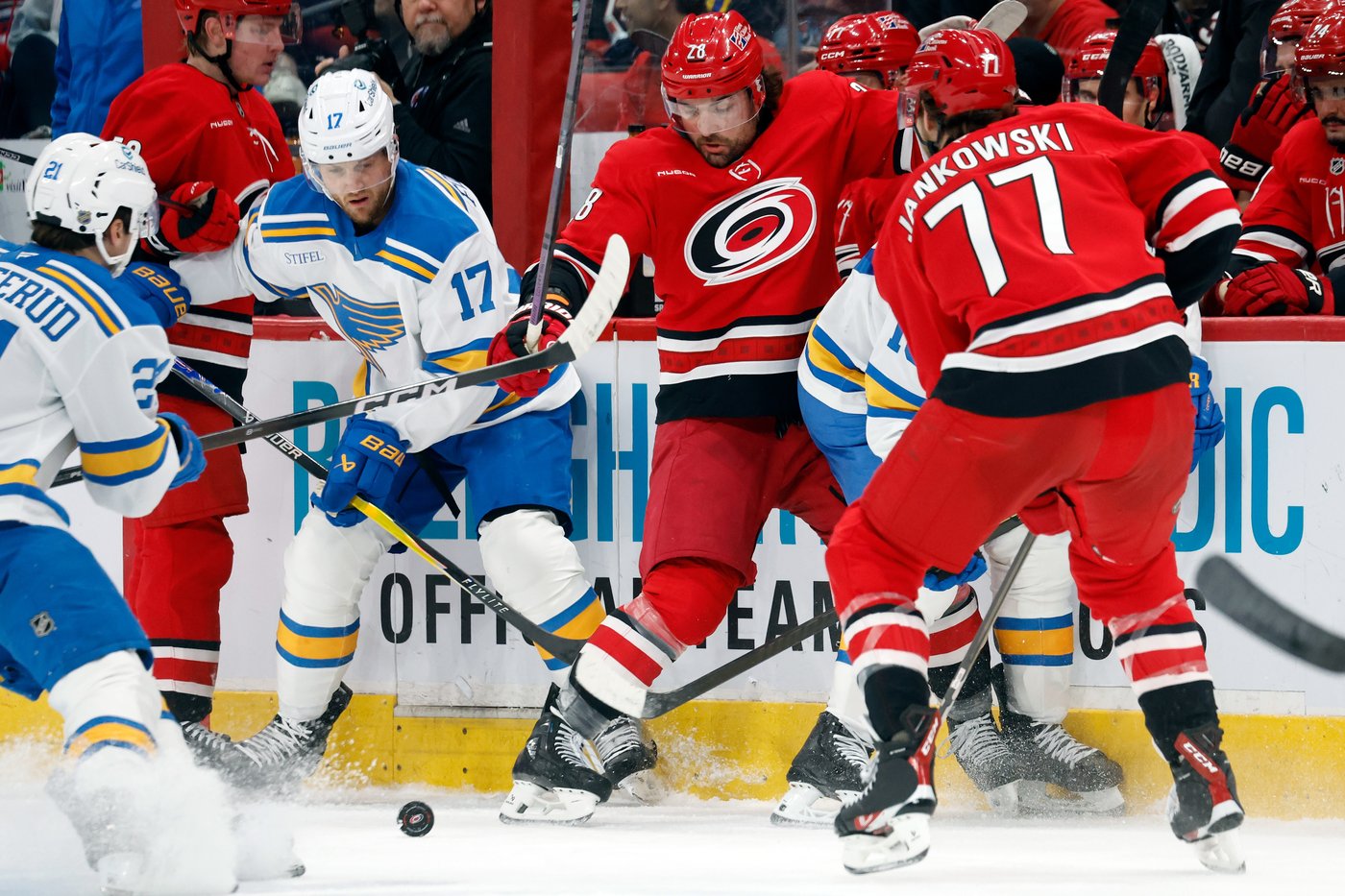 Snuggerud scores 2, Binnington stops 31 shots as Blues beat East-leading Hurricanes 3-1 | iNFOnews.ca