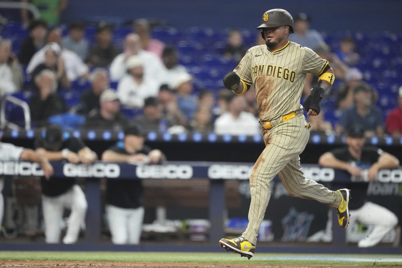 Sandy Alacantar outlasts Dylan Cease in pitchers' duel as Marlins defeat Padres 3-2 | iNFOnews.ca