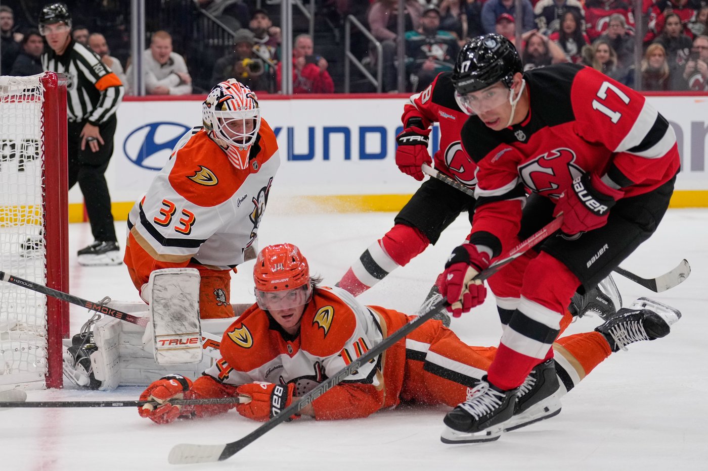 Gritsyuk and Hischier score in 1st period in the Devils' 4-1 victory over the Ducks | iNFOnews.ca