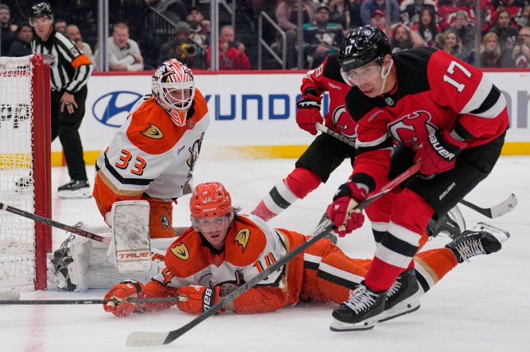 Gritsyuk and Hischier score in 1st period in the Devils' 4-1 victory over the Ducks | iNFOnews.ca