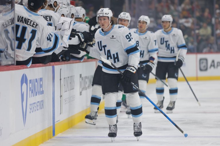 Cooley, Schmaltz each score twice as Mammoth stay hot with 6-2 win over Wild | iNFOnews.ca Cooley, Schmaltz each score twice as Mammoth stay hot with 6-2 win over Wild | iNFOnews.ca