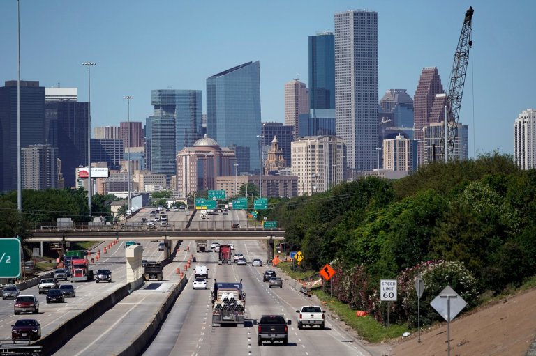 Growth rate slowed in US metro areas in 2025, with steepest drops along the southern border | iNFOnews.ca