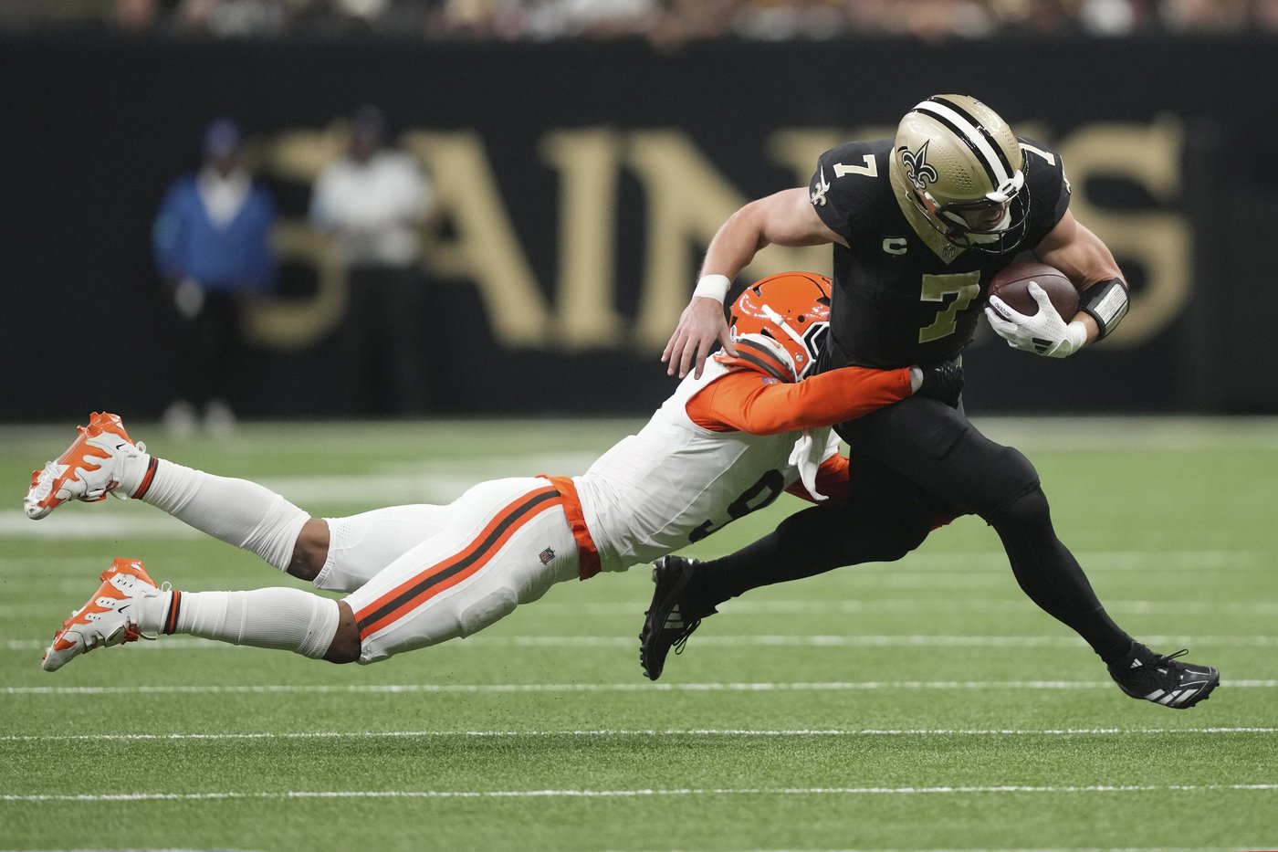 Taysom Hill runs for 3 TDs as the Saints top Jameis Winston and the struggling Browns 35-14 | iNFOnews.ca