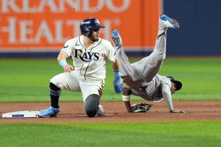 Yankees make 3 errors with Cam Schlittler on the mound in sloppy 1st inning against the Rays | iNFOnews.ca