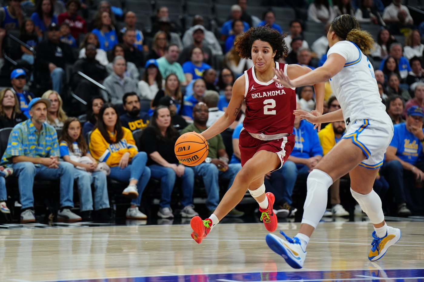 Kneepkens scores 20 points as No. 3 UCLA beats sixth-ranked Oklahoma 73-59 | iNFOnews.ca