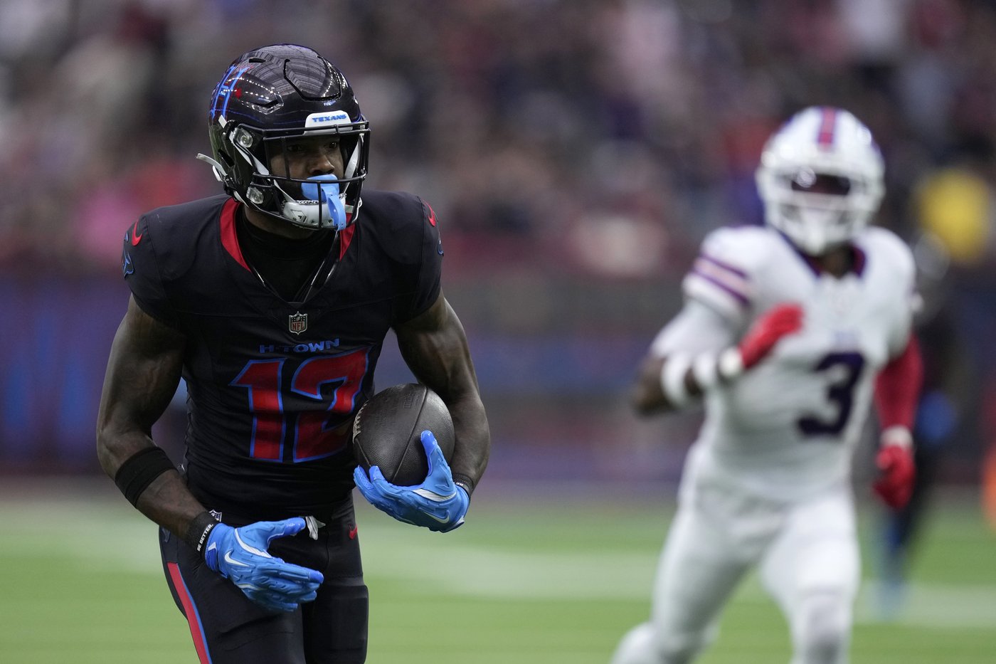 Houston's Nico Collins leaves with hamstring injury early in second quarter against Bills | iNFOnews.ca