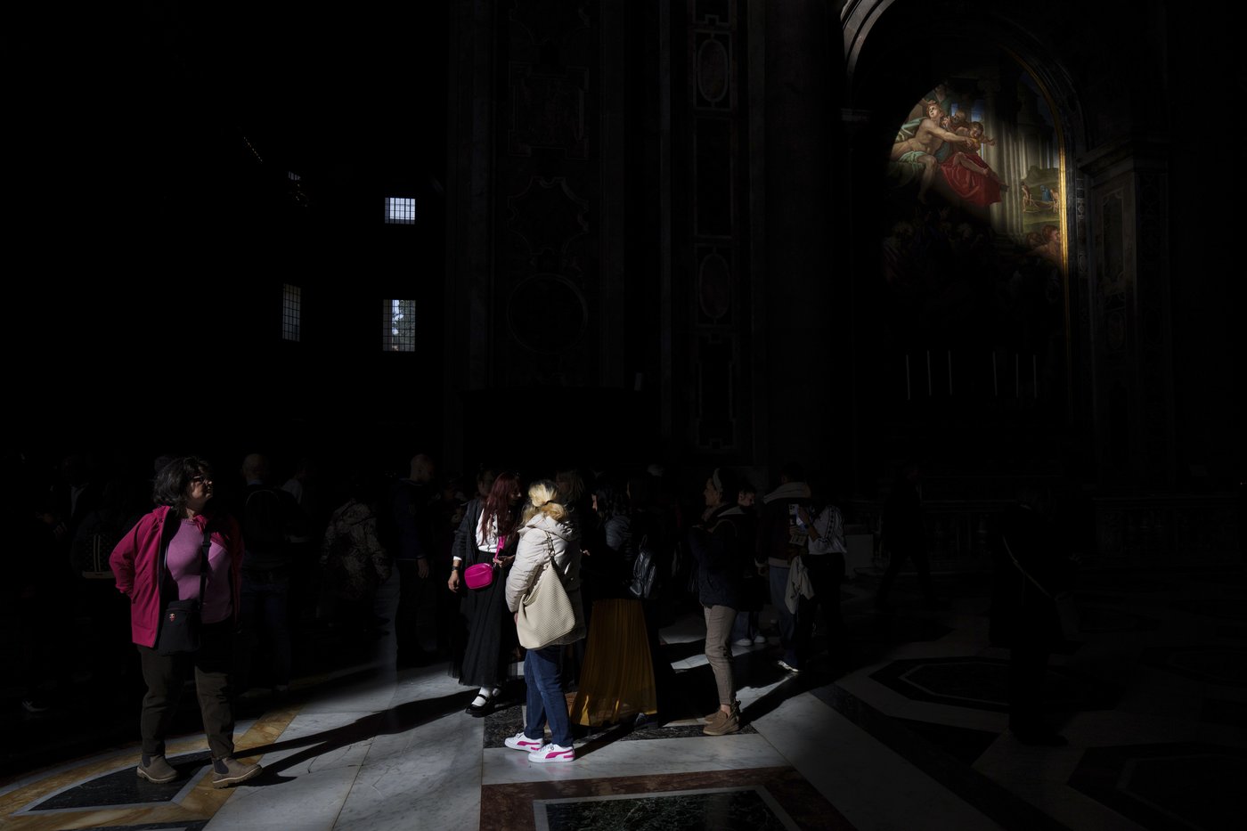 Pope had coughing fit, inhaled vomit and now requires assisted ventilation, Vatican says | iNFOnews.ca