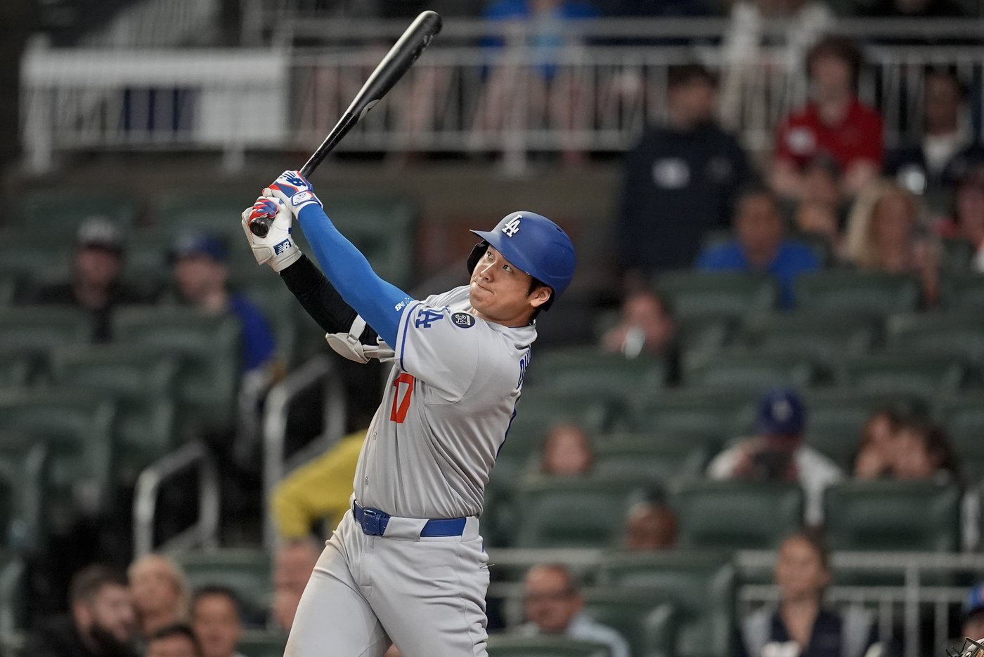 Ohtani and Freeman homer, Sasaki earns 1st MLB win as streaking Dodgers overpower Braves 10-3 | iNFOnews.ca