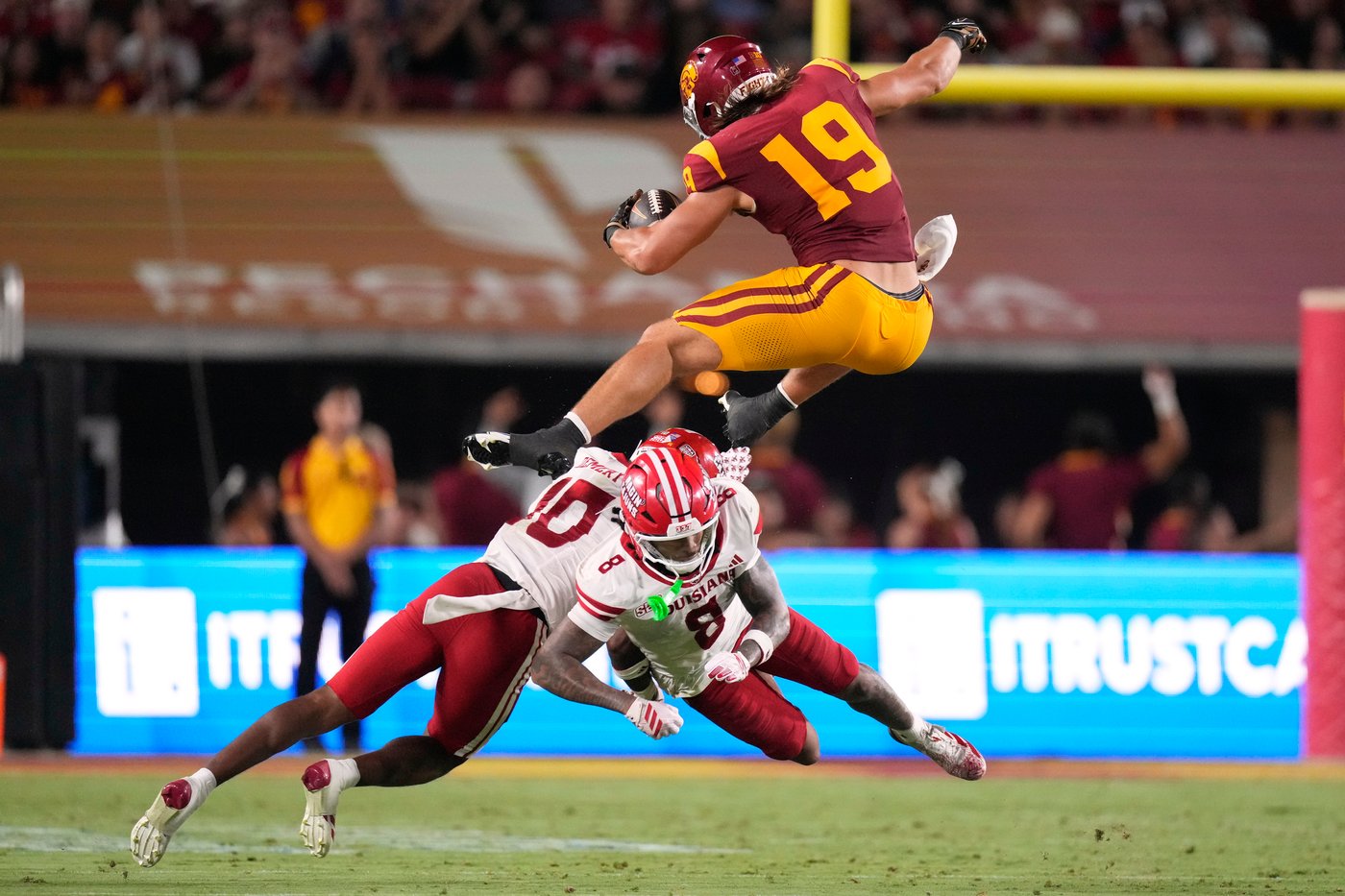 Maiava throws 5 TD passes, No. 14 Southern California beats Louisiana 49-30 | iNFOnews.ca Maiava throws 5 TD passes, No. 14 Southern California beats Louisiana 49-30 | iNFOnews.ca