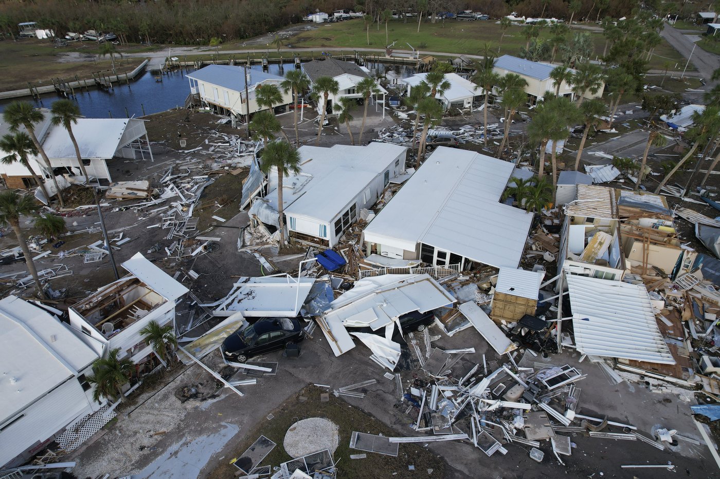 Floridians cleaning up from Hurricane Milton are hampered by a widespread fuel shortage | iNFOnews.ca