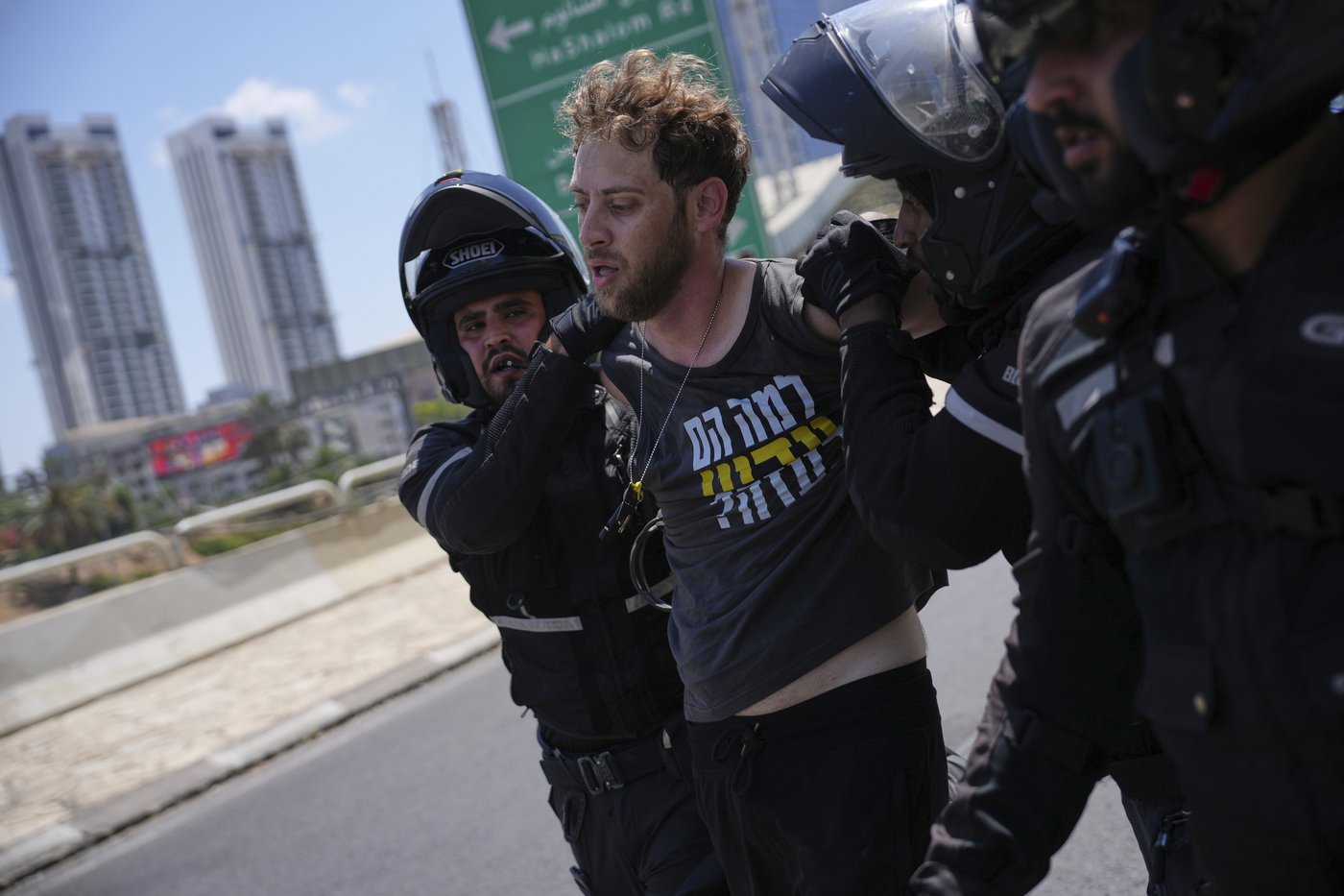 Israel's growing frustration over the war in Gaza erupts in nationwide protests | iNFOnews.ca