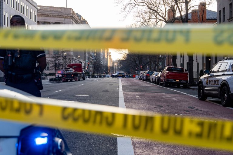Man taken into custody after driving van into security gate outside White House, authorities say | iNFOnews.ca