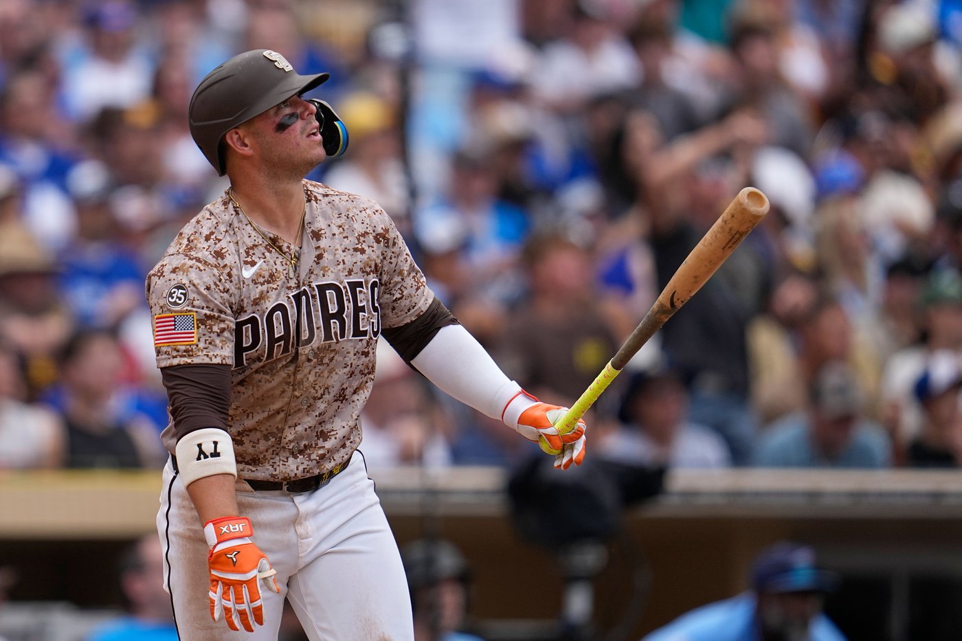 Machado leads late rally as Padres beat Blue Jays 5-4 | iNFOnews.ca